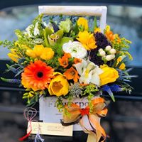 Aranjament floral - trandafiri, eustoma, minirose, gerbera, lalele