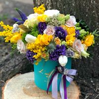 Aranjament floral - trandafiri, eustoma, mimoza,minirose, lalele, eryngium