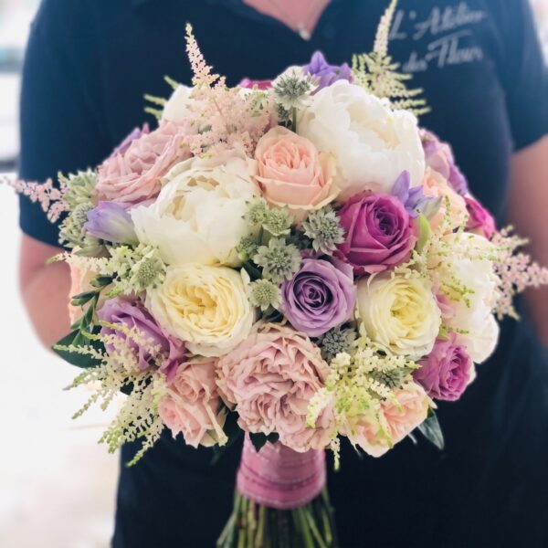 Buchet de mireasă pastel cu astilbe