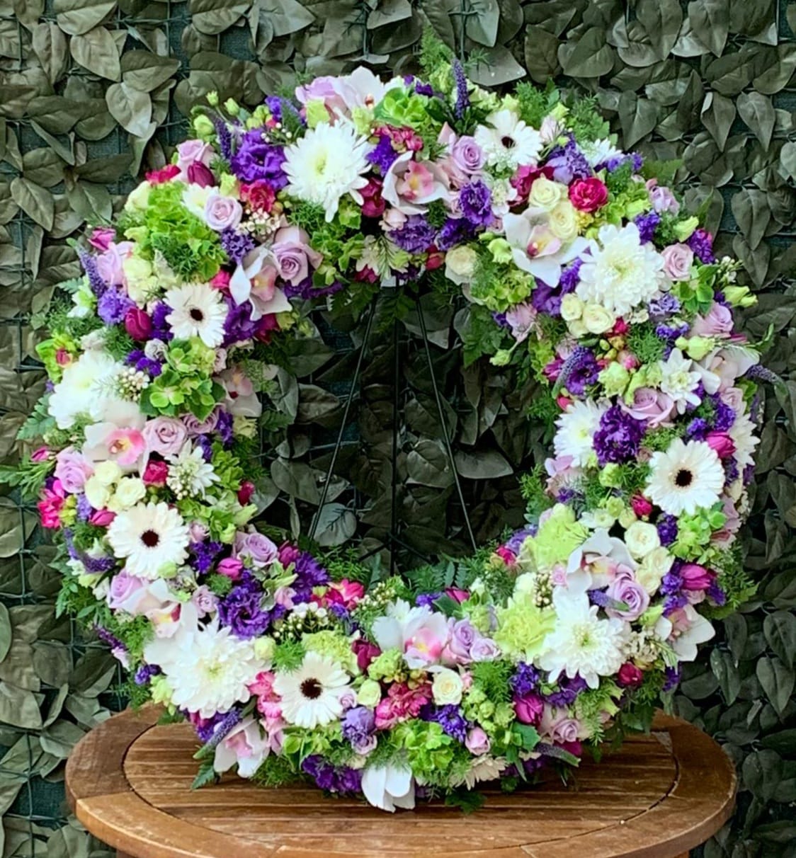 Coroana funerară mix de flori ( 50 cm)