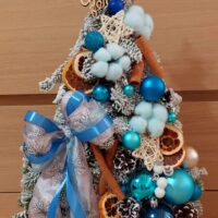 Aranjament brad natural 50cm cu accente de cupru și crenguțe curgătoare