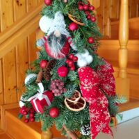 Brăduț ornamental 50cm în culori clasice cu gnom scandinav
