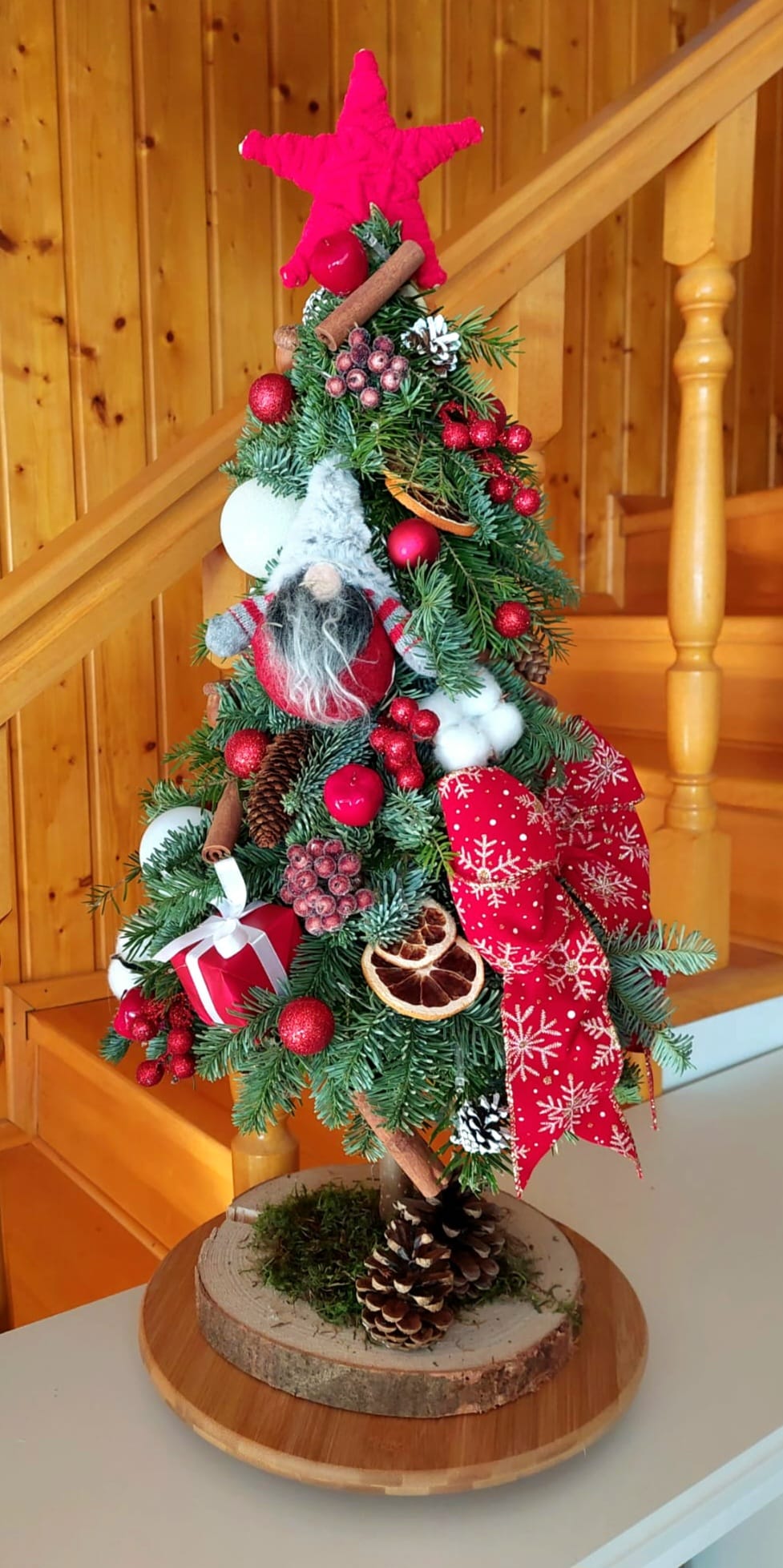 Brăduț ornamental 50cm în culori clasice cu gnom scandinav
