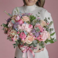Aranjament cu flori roz Deluxe