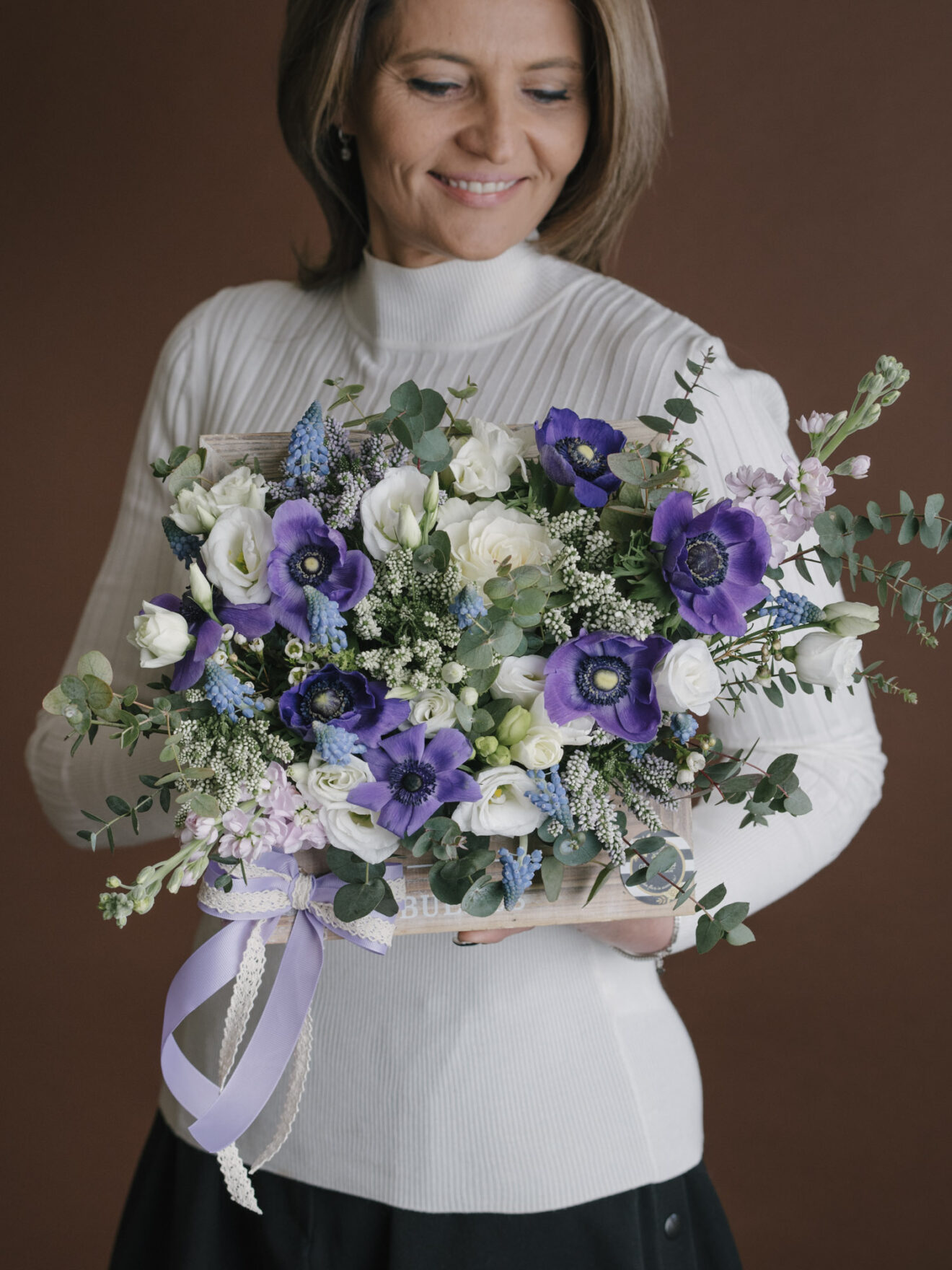 Aranjament cu muscari și anemone