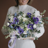 Aranjament cu muscari și anemone