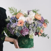 Aranjament L’Atelier des Fleurs în cutie verde