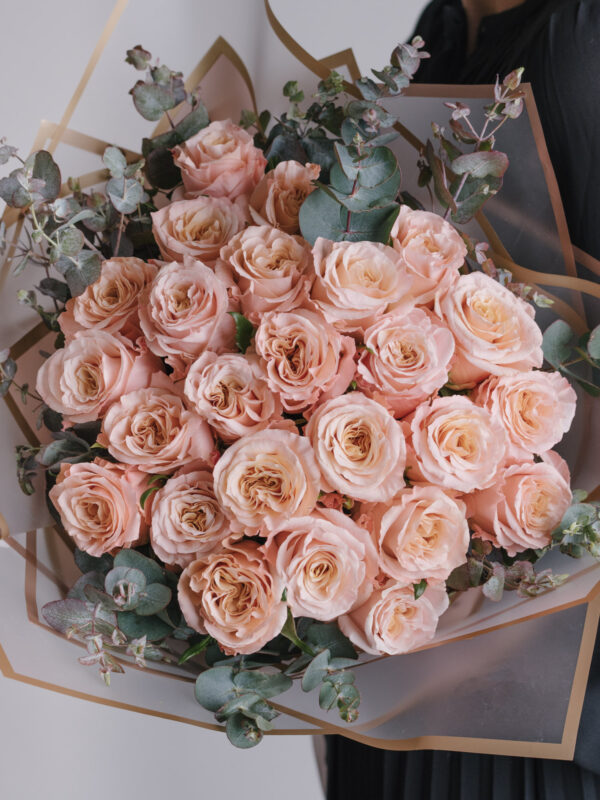 Buchet-Cu-Trandafiri-Corai