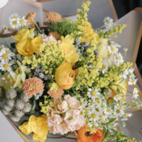 Buchet de flori galben auriu