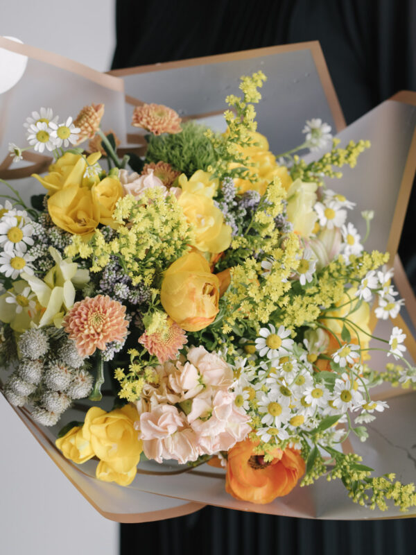 Buchet de flori galben auriu