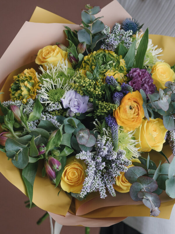 Buchet de flori „Sunt cu gândul la tine”