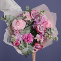 Buchet fucsia cu ranunculus