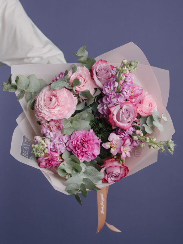 Buchet fucsia cu ranunculus