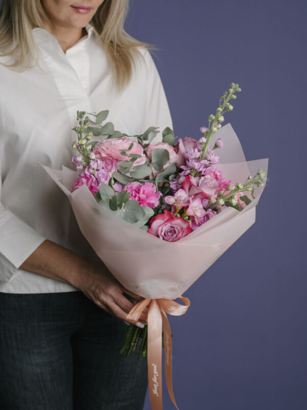 Buchet fucsia cu ranunculus