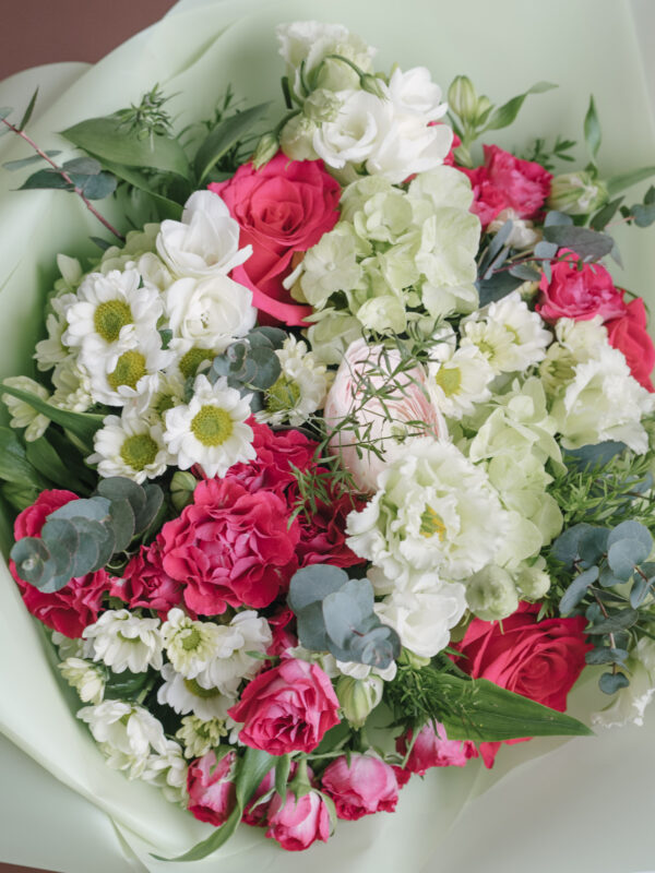 Buchet-In-Nuante-De-Verde-Si-Rosu