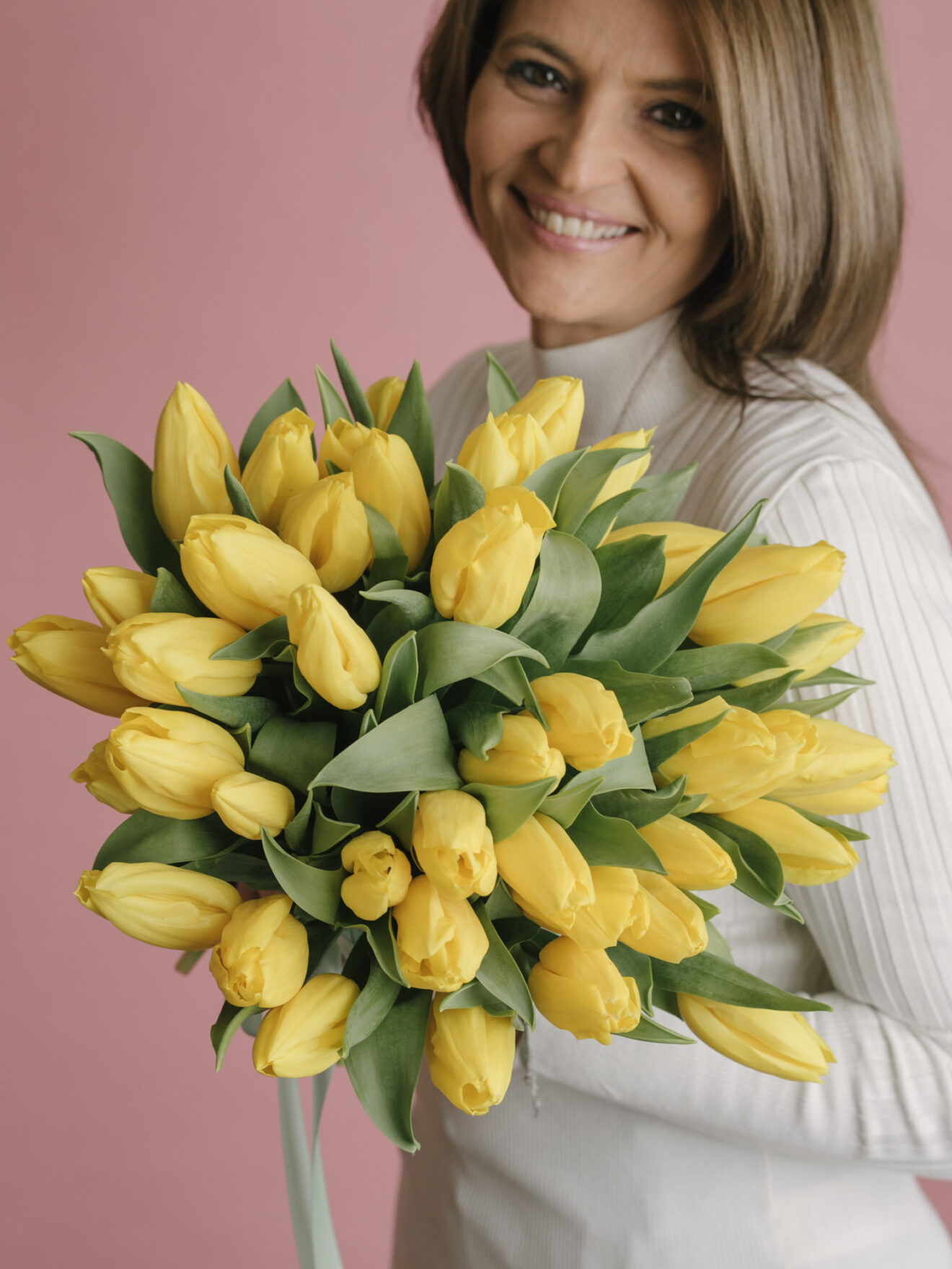 Buchet mare cu lalele galbene