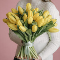Buchet mare cu lalele galbene