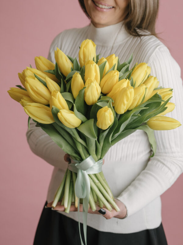Buchet mare cu lalele galbene