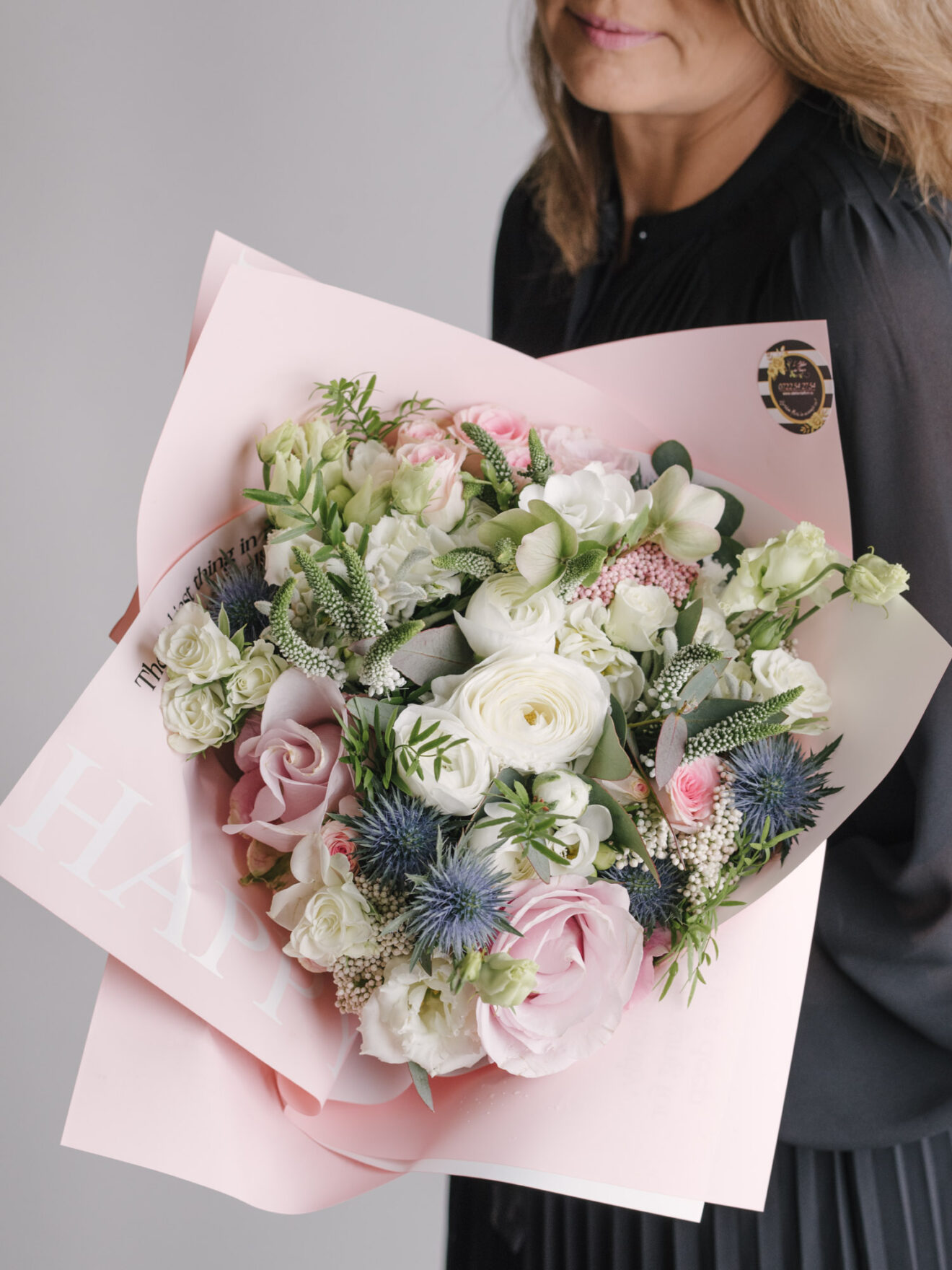 Buchet-Pastel-Cu-Ranunculus-Veronica-Eryngium