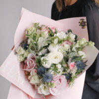 Buchet-Pastel-Cu-Ranunculus-Veronica-Eryngium