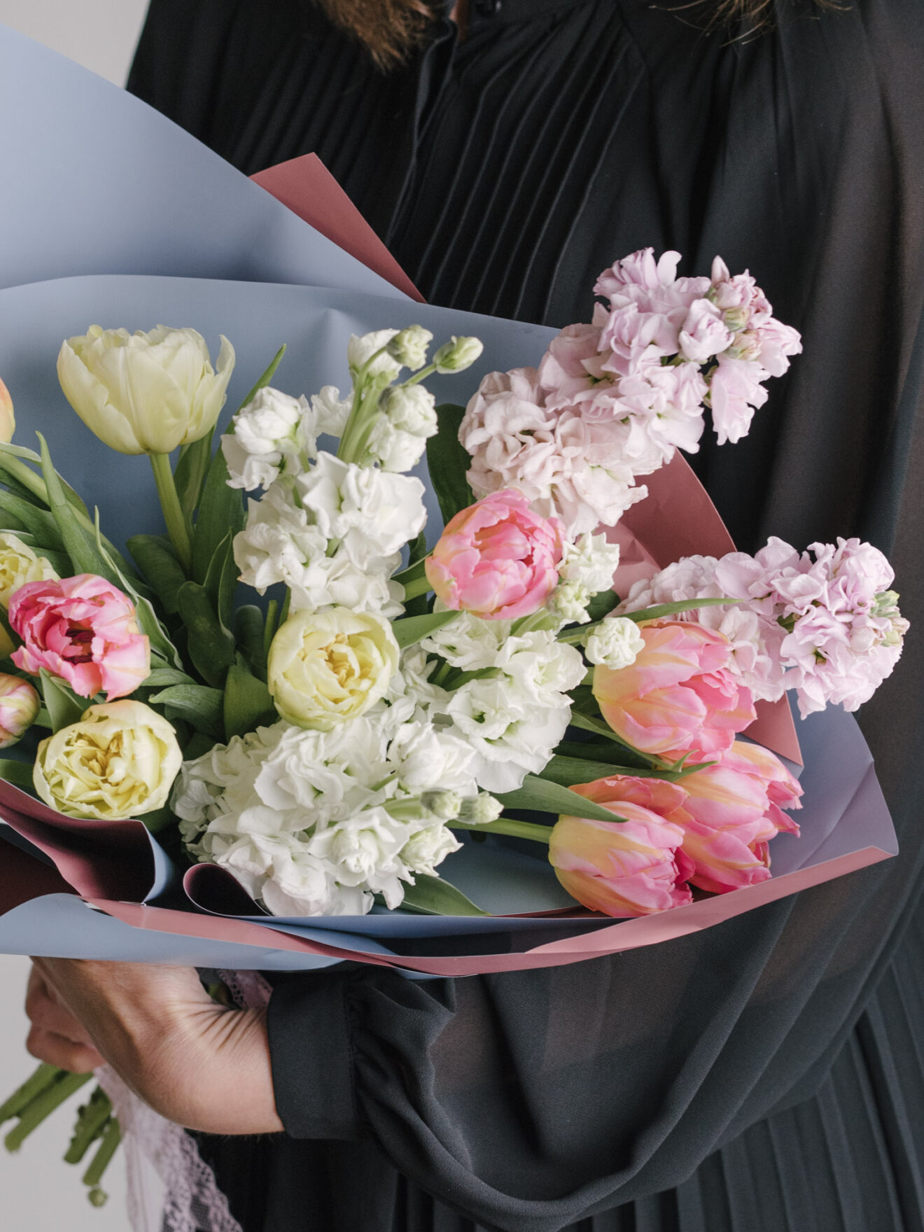 Buchet Sauvage cu lalele și matthiola