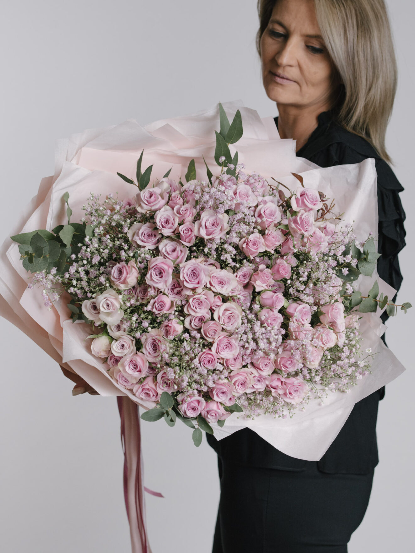 Buchet uriaș cu mini trandafiri roz
