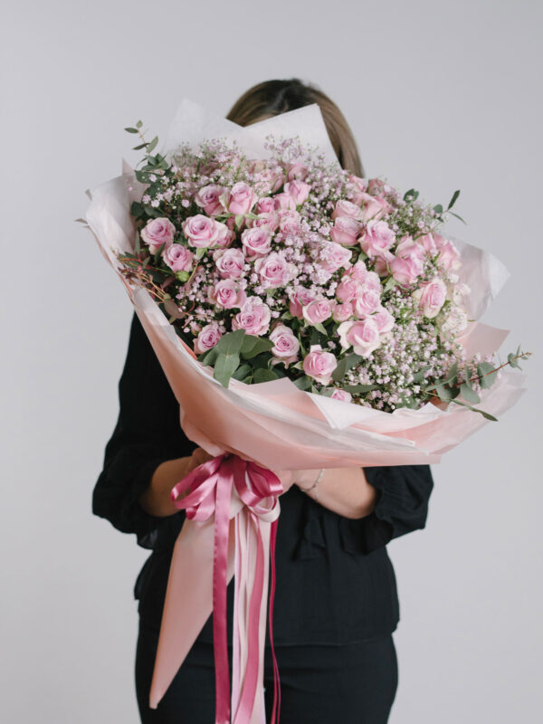 Buchet uriaș cu mini trandafiri roz
