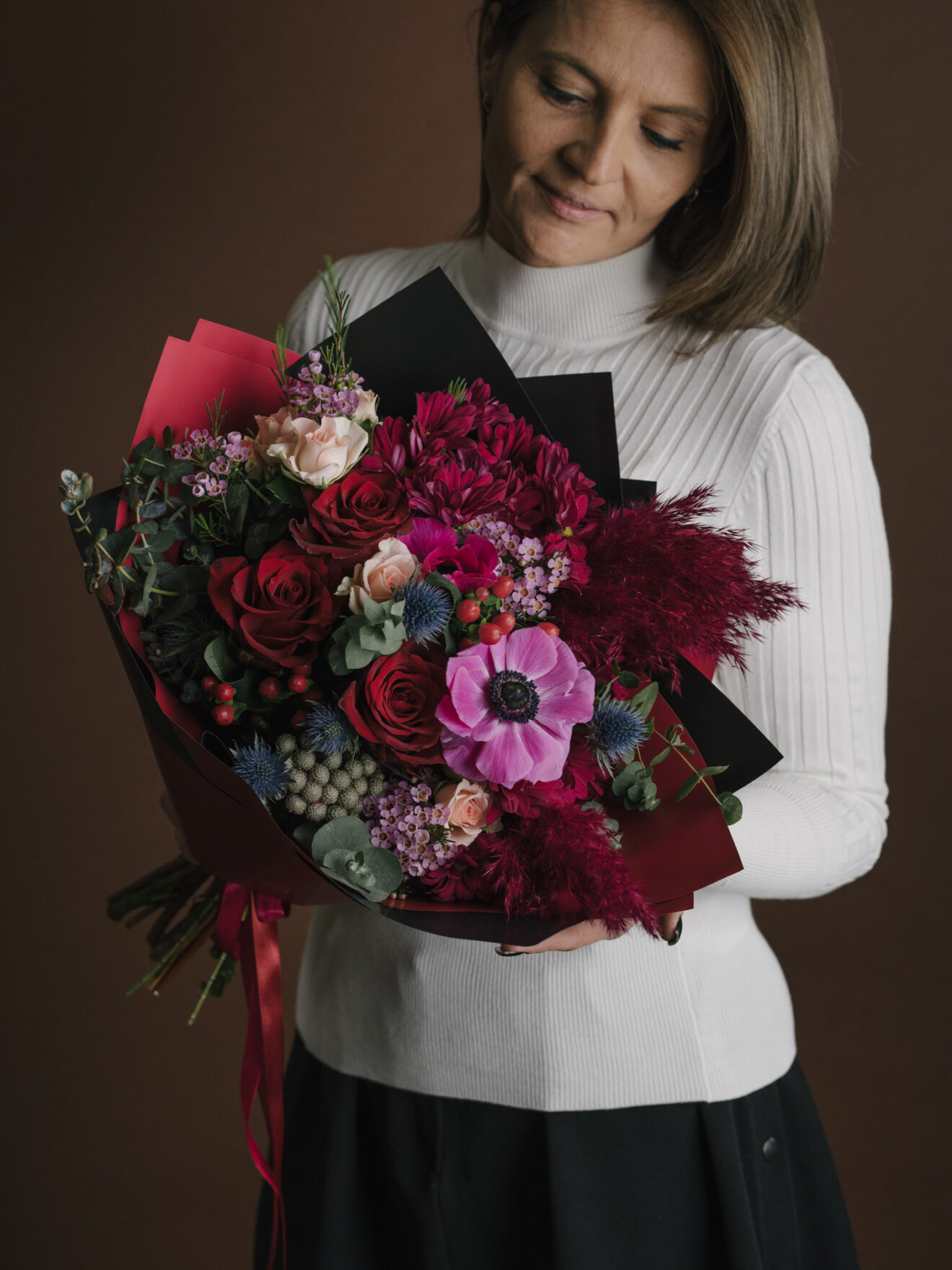 Buchet în nuanțe de magenta și roșu