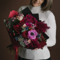 Buchet în nuanțe de magenta și roșu