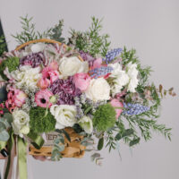 Coș cu mix de flori delicate