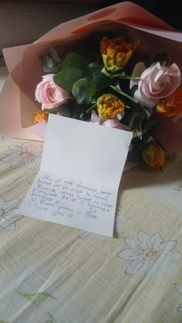 Buchet cu lalele și ranunculus